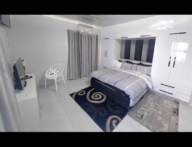 4 BEDROOM HOUSE FOR SALE IN OVERPORT